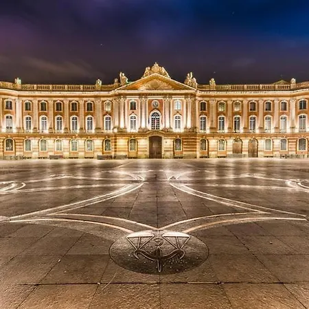 Апартаменты Chez Claire 4- Place Capitole 122m2, Clim *