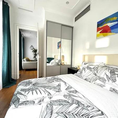 Chez Claire 4- Place Capitole 122m2, Clim דירה