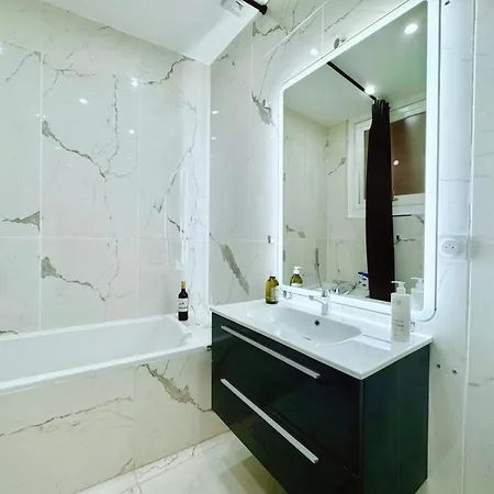 Chez Claire 4- Place Capitole 122m2, Clim Апартаменты