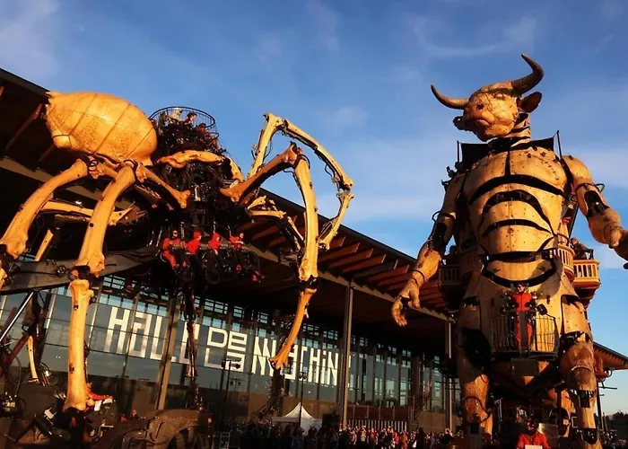 Chez Claire 4- Place Capitole 122m2, Clim Apartment *