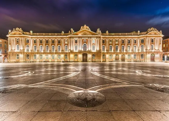 Apartment Chez Claire 4- Place Capitole 122m2, Clim *