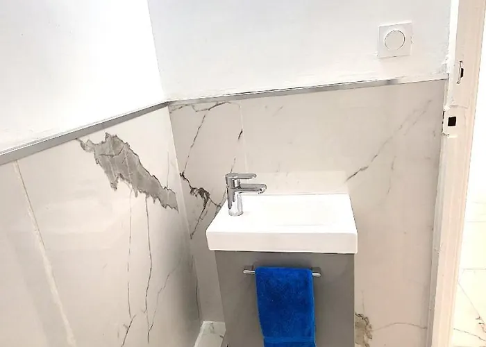 Apartment Chez Claire 4- Place Capitole 122m2, Clim