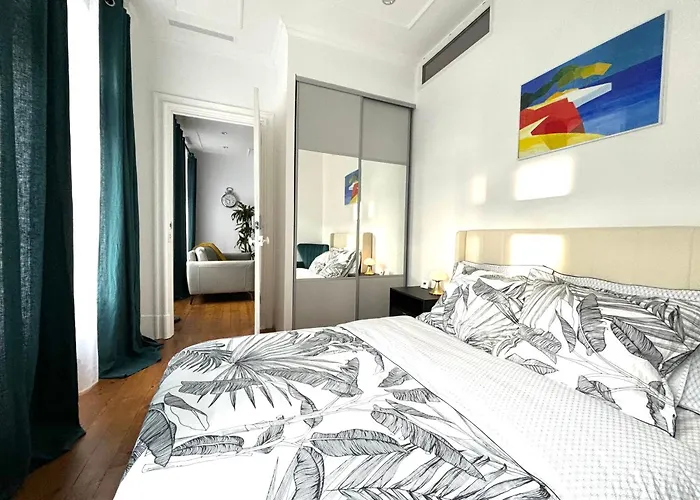 Chez Claire 4- Place Capitole 122m2, Clim Apartment