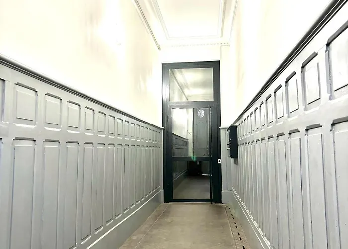 Chez Claire 4- Place Capitole 122m2, Clim Apartment *