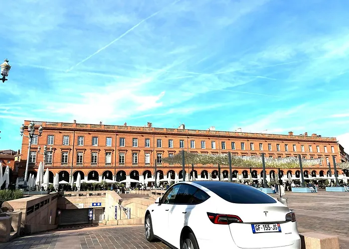 Apartment Chez Claire 4- Place Capitole 122m2, Clim