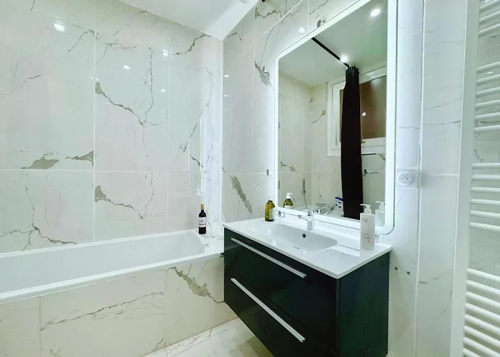 Chez Claire 4- Place Capitole 122m2, Clim Apartment