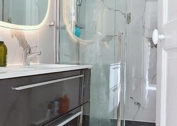 Apartment Chez Claire 4- Place Capitole 122m2, Clim