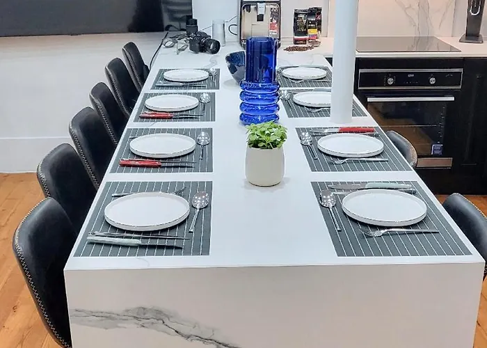 Chez Claire 4- Place Capitole 122m2, Clim Apartment