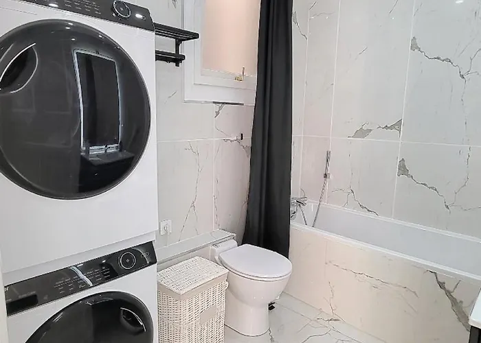 Apartment Chez Claire 4- Place Capitole 122m2, Clim *