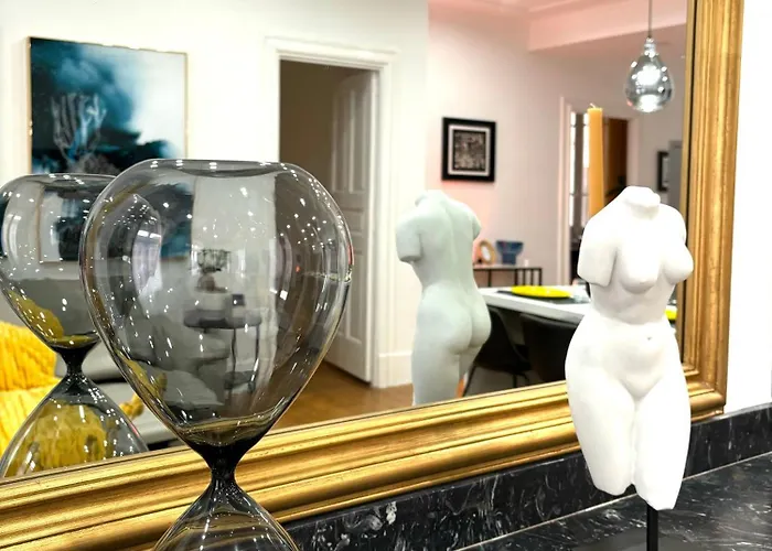 Chez Claire 4- Place Capitole 122m2, Clim *