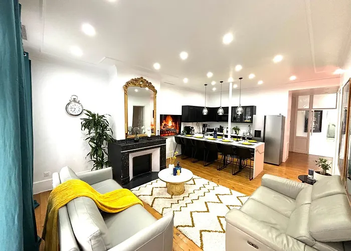 Apartment Chez Claire 4- Place Capitole 122m2, Clim